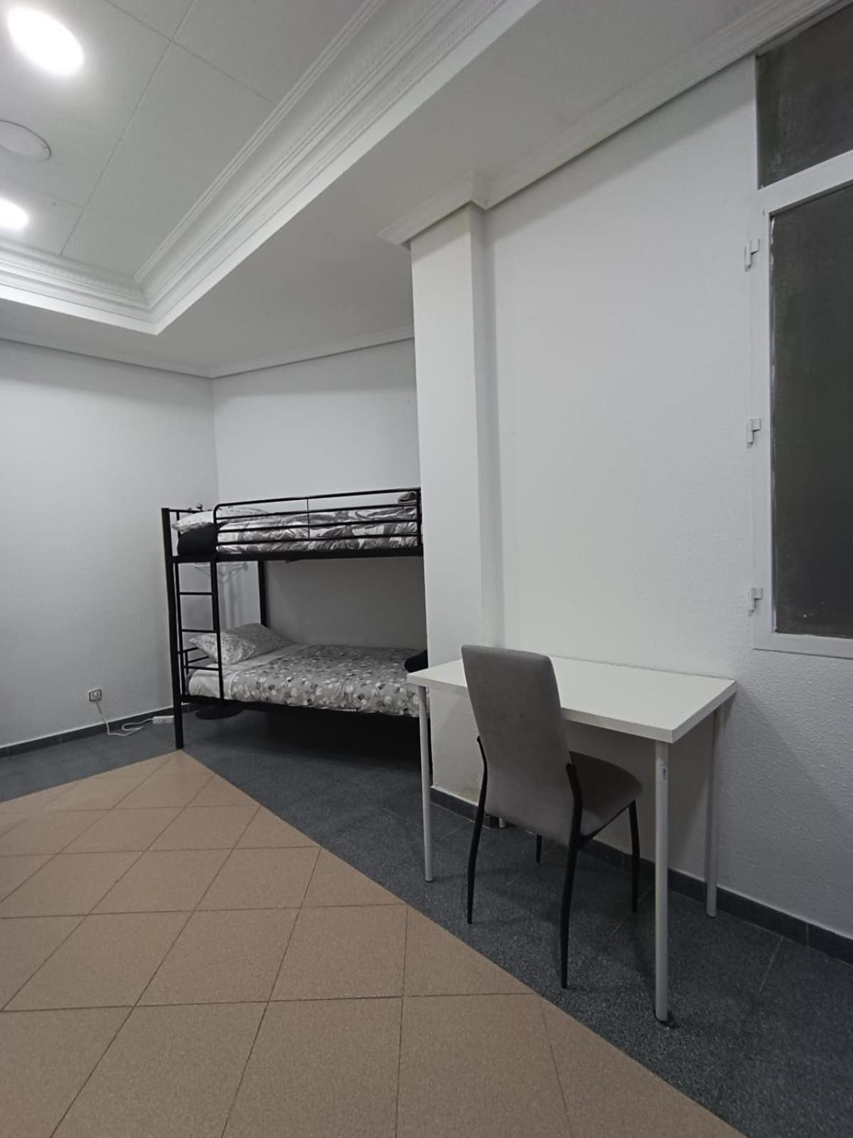 Scrapboooking Hotel Мадрид Екстериор снимка